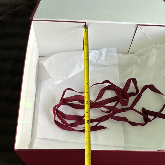 Gucci Burgundy Gift Box with White Logo - Picture 3 of 3